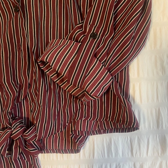 NWT EM Cropped Blouse in Burgundy/Black/White Stripe with tie up front - Size Sm - Picture 3 of 5